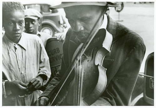 Blind street musicians, West Memphis, Arkansas, Sept. 1935. Ben Shahn.